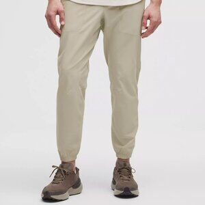 Lululemon Men’s License to Train Slim-Fit Tapered Stretch Pants Size MED